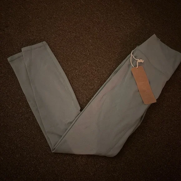 ACTA Double-Strap Tank Top and leggings in Teal and white - Picture 2 of 2